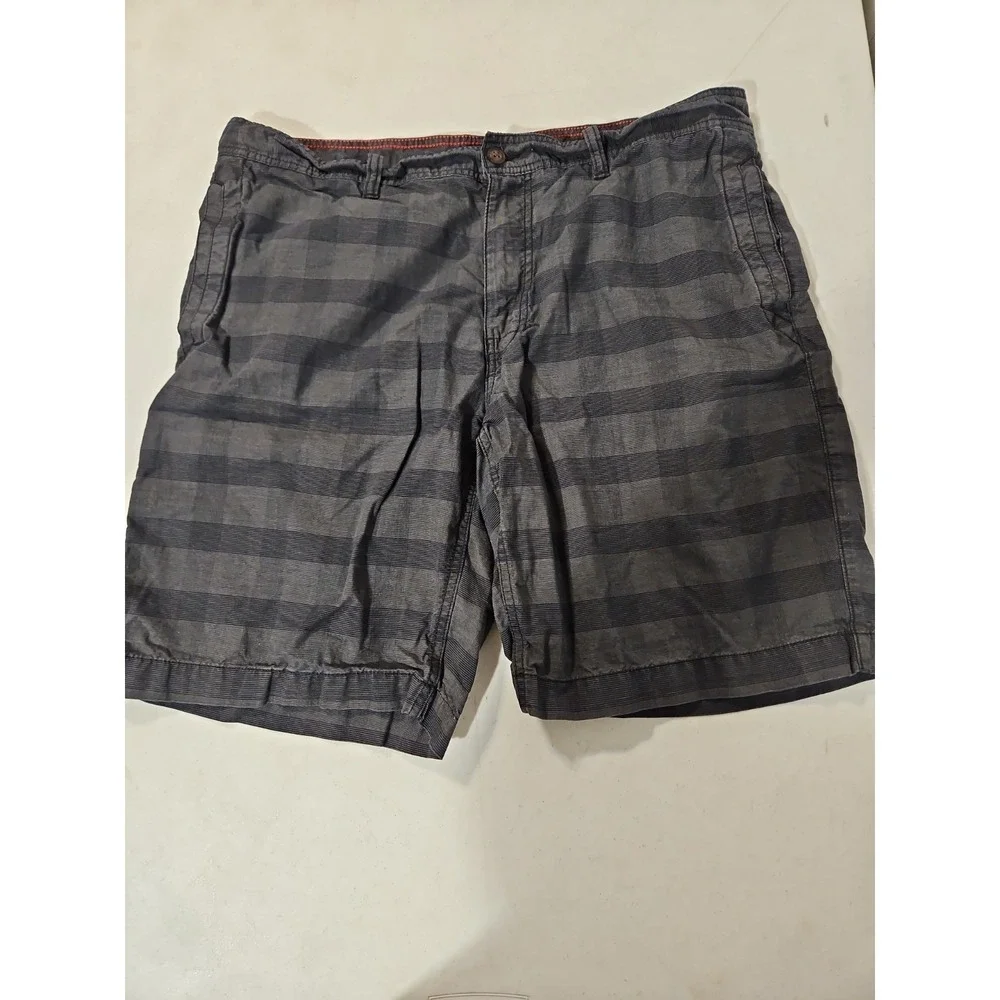 The North Face Shorts Mens 38 Black/Gray Plaid Chino Shorts(A144